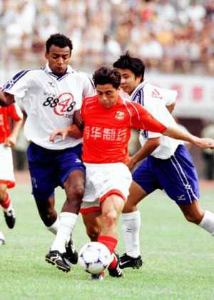 足协杯的那些黑马，武汉业余队淘汰上港，中甲土豪扬言要直通亚冠