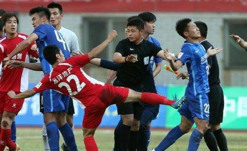 足协杯的那些黑马，武汉业余队淘汰上港，中甲土豪扬言要直通亚冠