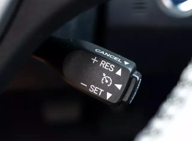 广汽丰田雷凌双擎2018款,丰田雷凌双擎好还是日产轩逸好