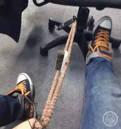 老婆和妈掉水里先救谁正确答案,媳妇和孩子掉水里先救谁最佳答案