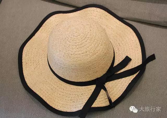 想在旅行中穿的比景色更撩人,何必东走(fei)西逛(qian