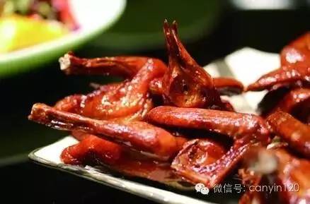 正宗地锅乳鸽这家店回头客超多,外婆家乳鸽