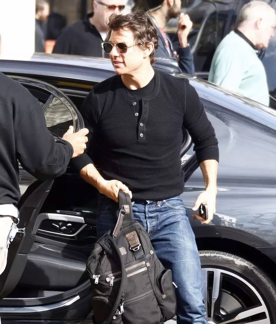 老板出门谈生意带什么包 (商务人士背什么包合适)