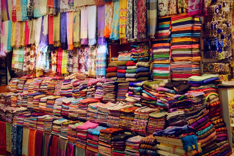 杩峰け鍦ㄧ激绾峰褰╃殑鎷夌編涓栫晫,杩峰け鍦ㄤ紛鏂潶甯冨皵