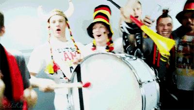 欧洲杯决赛酒吧看球,欧洲杯决赛球迷冲入赛场