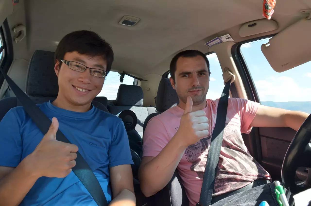 一个陕西汉子花7万元环游地球1圈，还带回一个美国女友！