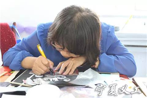 公益变废为宝手工,废旧饮料瓶做公益