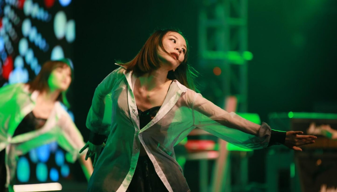 属于那晚的精彩,怎么能缺少高颜值美女和大长腿呢?