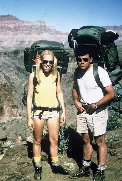 那些火到现在的顶级装备，都带有同一个基因