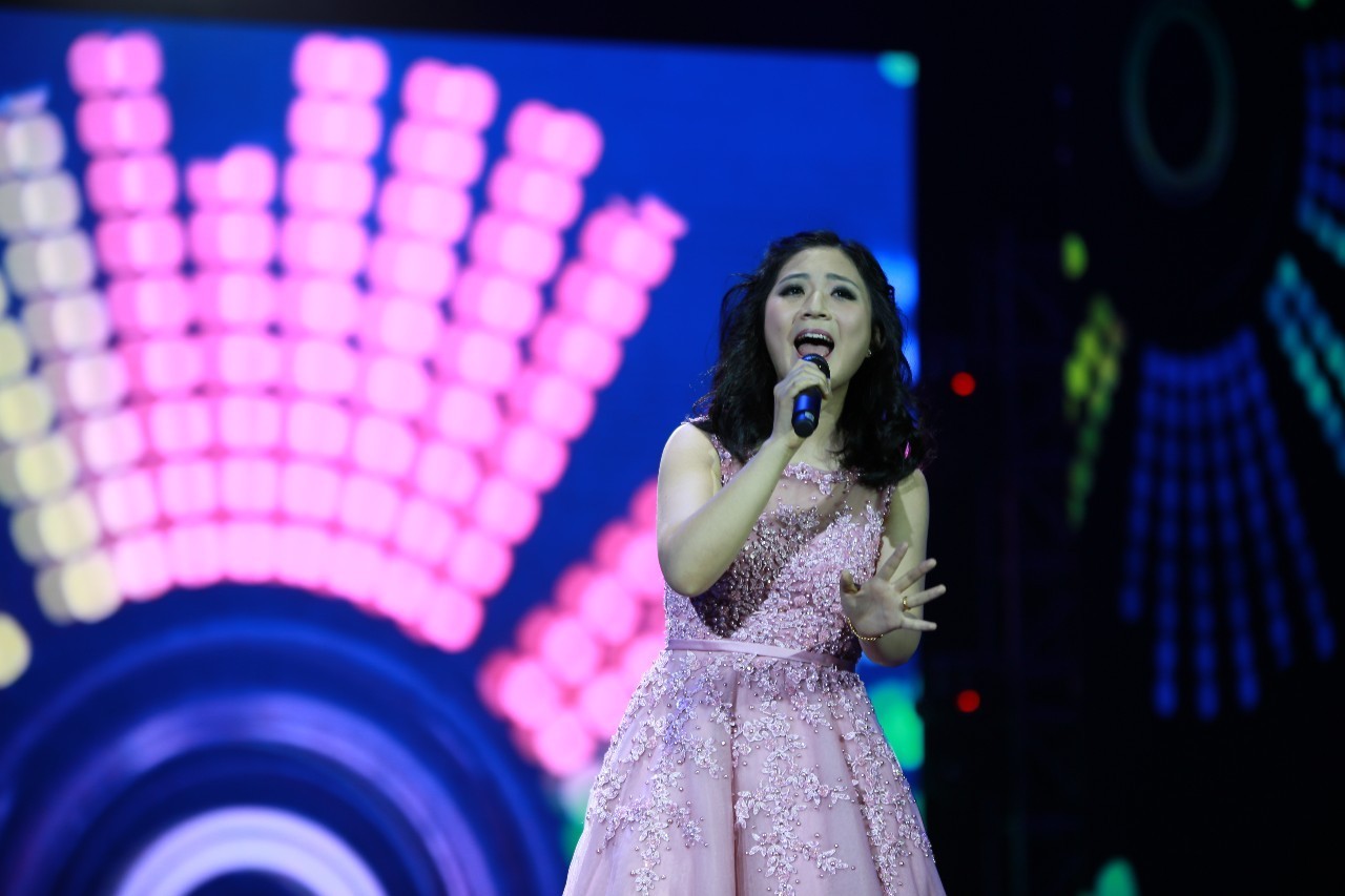 属于那晚的精彩,怎么能缺少高颜值美女和大长腿呢?