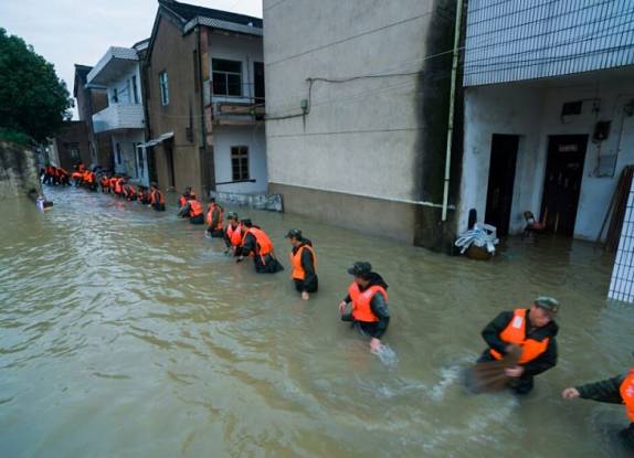别只在朋友圈刷看海的段子了，这场大雨背后的真相比你们想象中更多！