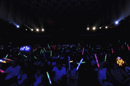 属于那晚的精彩,怎么能缺少高颜值美女和大长腿呢?