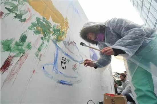 我说：成都是国际购物天堂，你服不？咱从退税讲起...