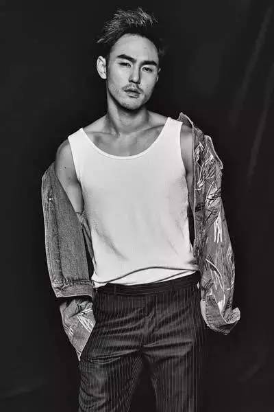 江南BoyNam|在伦敦把阮经天扒个精光原来30+熟男要保持幼稚才可爱