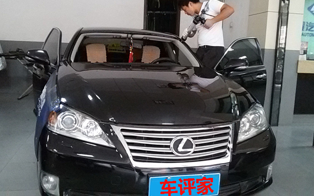 更换汽车玻璃的最简单方法,教你不用去4s店就能做的保养清洗