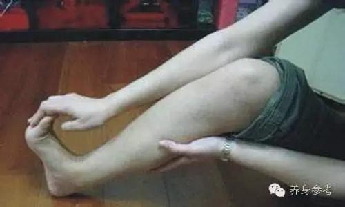 膝盖疼痛抽筋用什么药,腿膝盖突然疼痛像抽筋怎么治疗