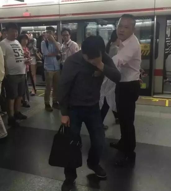 女生穿着清凉被骚扰怎么办,女生穿着清凉被男生骚扰怎么办