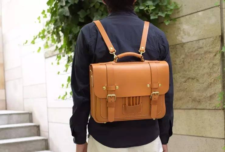 老板出门谈生意带什么包 (商务人士背什么包合适)