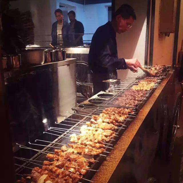 长沙正宗湘西烧烤,长沙坡子街夜市湘西烧烤