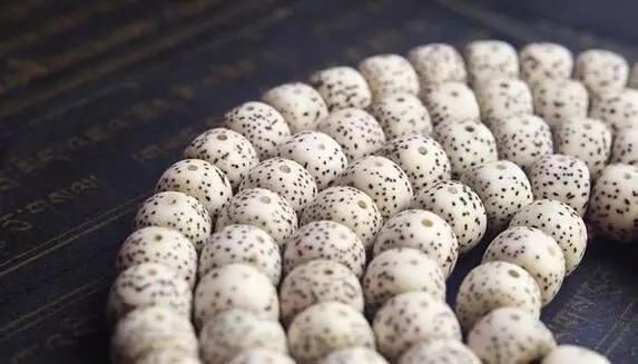 顺白星月菩提单圈搭配,顺白星月菩提为什么便宜了