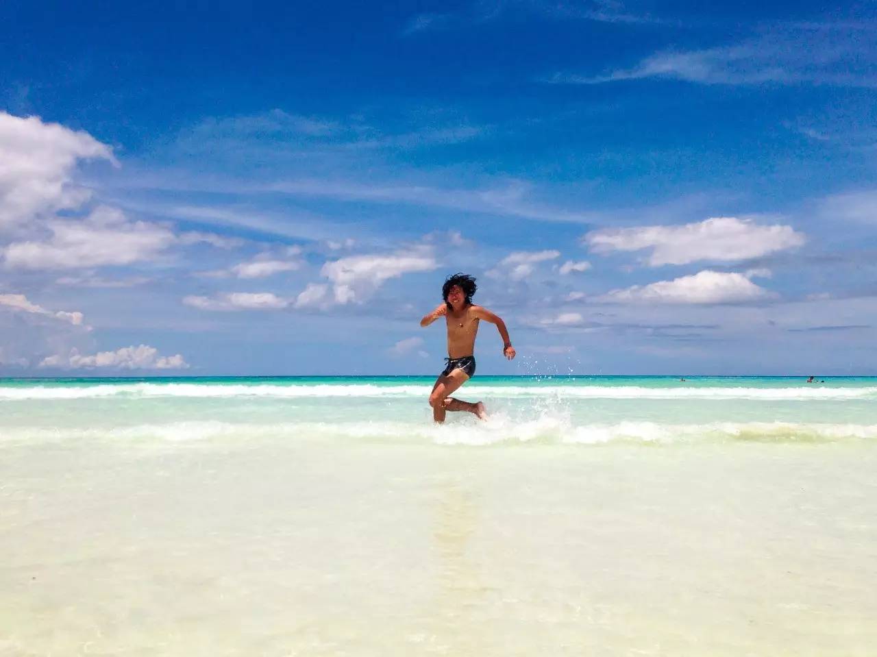 一个陕西汉子花7万元环游地球1圈，还带回一个美国女友！