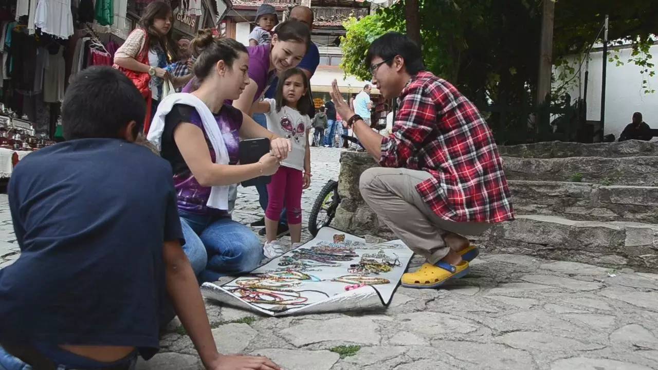 一个陕西汉子花7万元环游地球1圈，还带回一个美国女友！