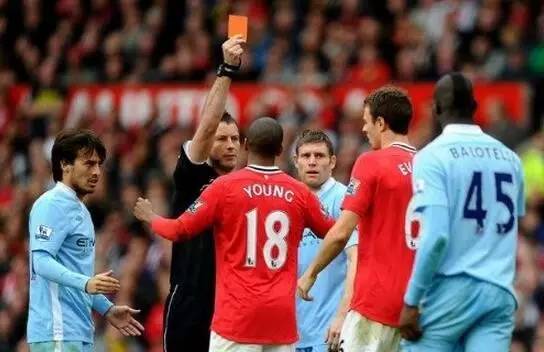 克拉滕伯格误判集锦,克拉滕伯格连出黄牌