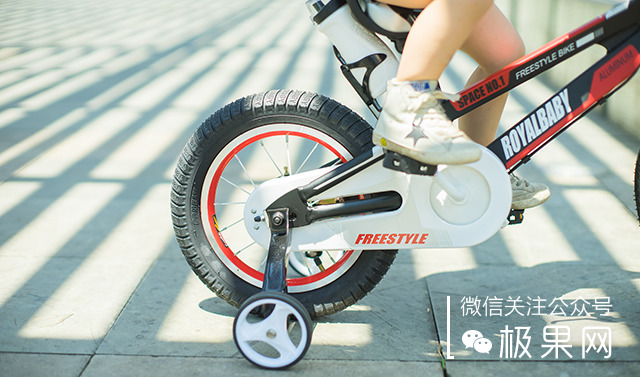 这辆美亚销量第一的童车,孩子骑上想摔跤都难