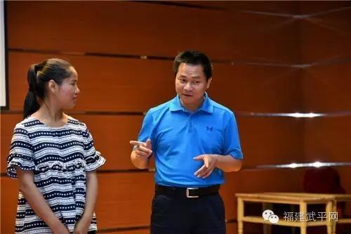 专访武平籍男高音、国际声乐大赛银奖获得者温鸿祥老师