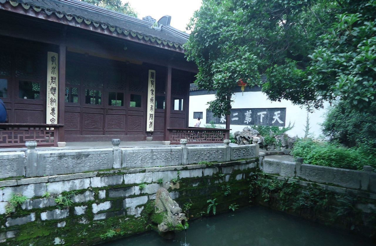 无锡属于贫穷吗,无锡算是小城市吗