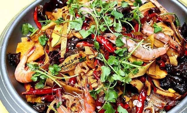 曾经独领风骚的石头马路,如今全是美食在召唤!