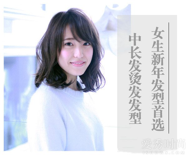 法式烫发中长发慵懒怎么扎,发量多夏季中长发发型扎法