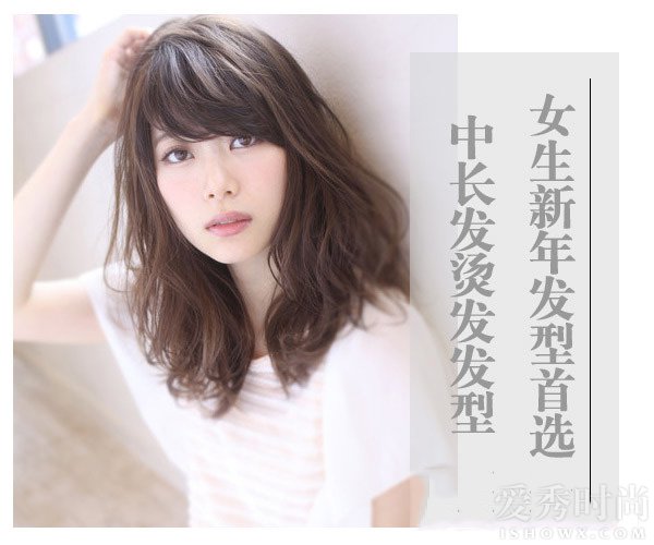 法式烫发中长发慵懒怎么扎,发量多夏季中长发发型扎法