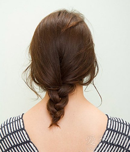 法式烫发中长发慵懒怎么扎,发量多夏季中长发发型扎法