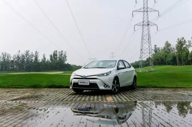 广汽丰田雷凌双擎2018款,丰田雷凌双擎好还是日产轩逸好