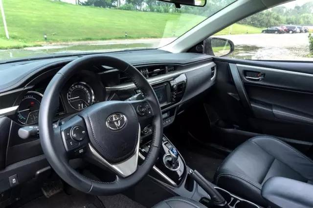 广汽丰田雷凌双擎2018款,丰田雷凌双擎好还是日产轩逸好