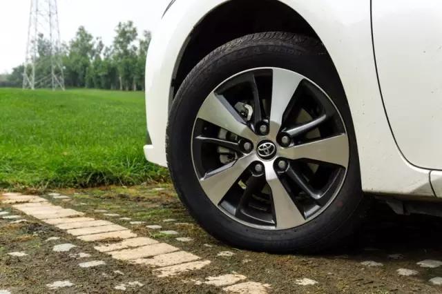 广汽丰田雷凌双擎2018款,丰田雷凌双擎好还是日产轩逸好