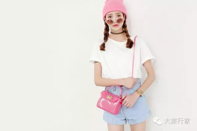 想在旅行中穿的比景色更撩人,何必东走(fei)西逛(qian