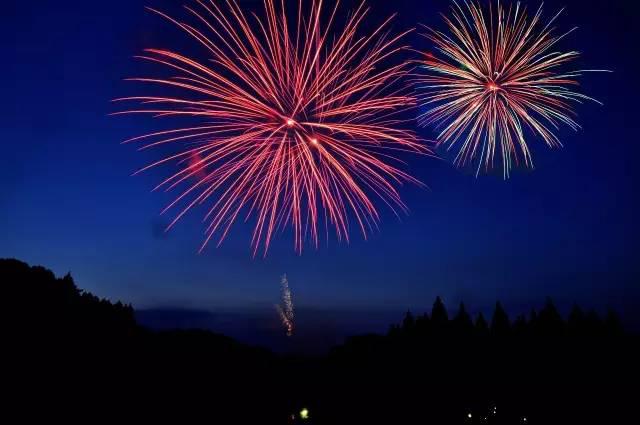 日本夏日的浪漫花火大会,日本夏日花火大会攻略