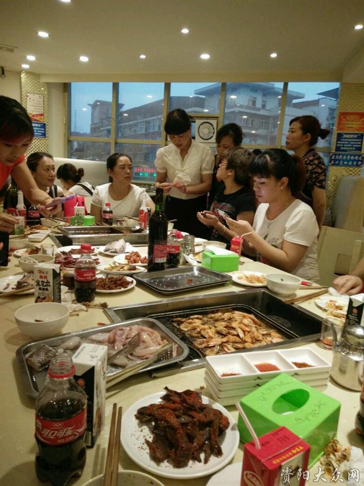 网友在火锅店吃出蓝环章鱼,网友疑似在餐厅吃出蓝环章鱼