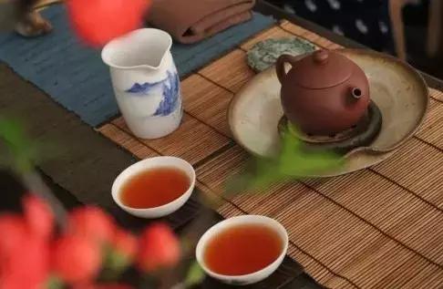 喝生普洱会肚子疼吗,喝生普洱茶饿怎么回事