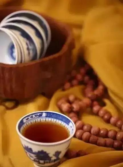 喝生普洱会肚子疼吗,喝生普洱茶饿怎么回事