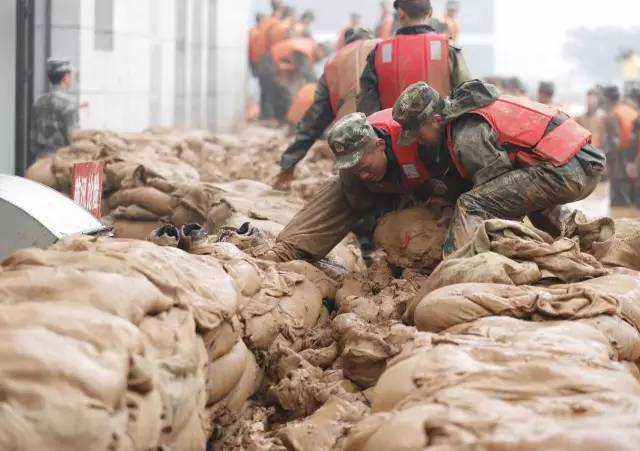 中国洪水防洪力量评论,中国防洪神器最火视频