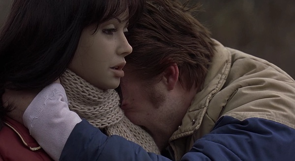 男子与「*气娃充**娃」相恋,看到最后我却被治愈了