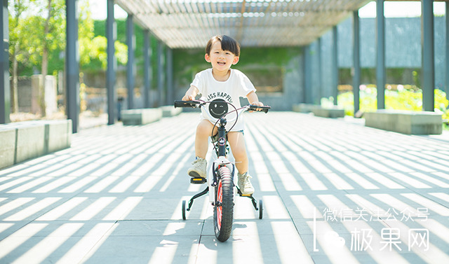 这辆美亚销量第一的童车,孩子骑上想摔跤都难