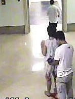 惊险一幕！孕妇半夜憋不住，医院大厅边走边生