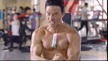 用生命在搞笑的《极速前进》肌肉男究竟是谁？竟和吴彦祖是好基友