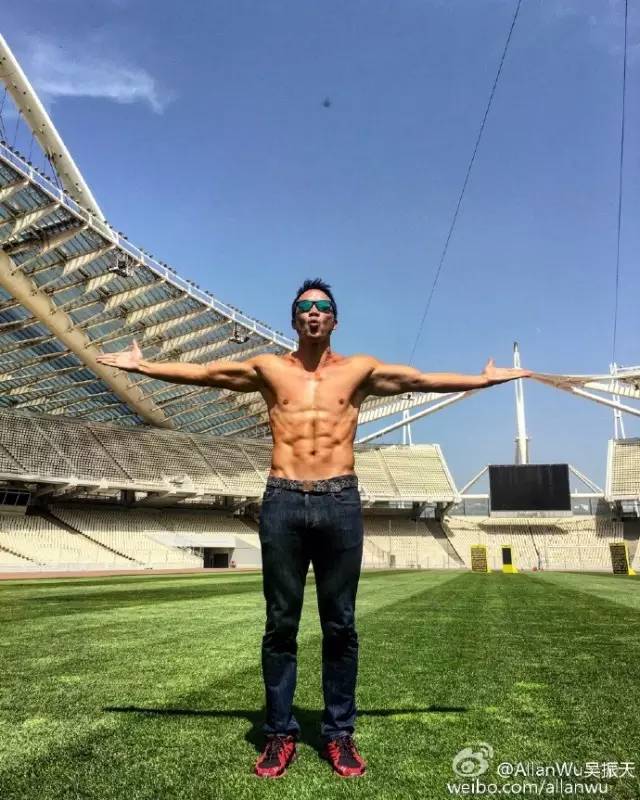 用生命在搞笑的《极速前进》肌肉男究竟是谁？竟和吴彦祖是好基友