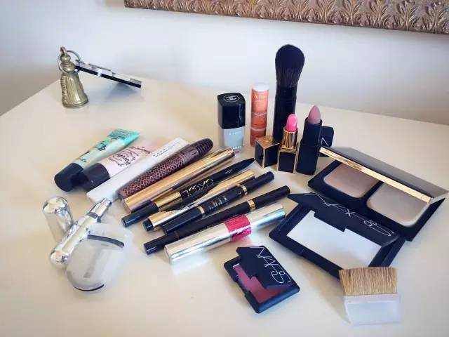 讨论|夏日出去浪我们的化妆品该背多少出门？