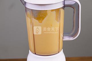 芒果饮品奶昔简单自制,在家做浓郁的芒果奶昔口感绵柔